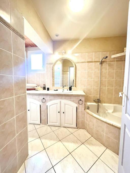 Appartement Proche Aeroport Marseille Marignane - Studio Confortable - Logement Ideal - Hebergement Tout Equipe Rognac Eksteriør bilde